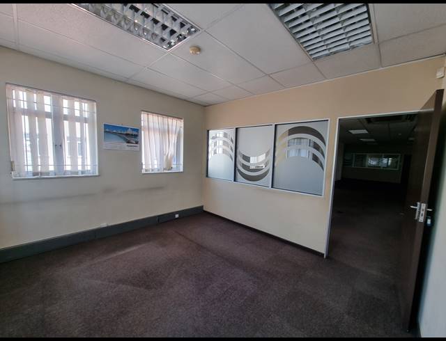 1,430M² OFFICE FOR SALE IN BRYANSTON